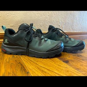 Salomon hiking shoes. Great condition. See pics.